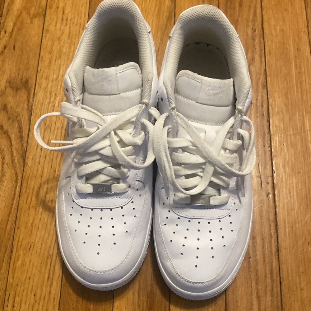 Nike Air Force 1 White Athletic Shoes - Picture 3 of 8